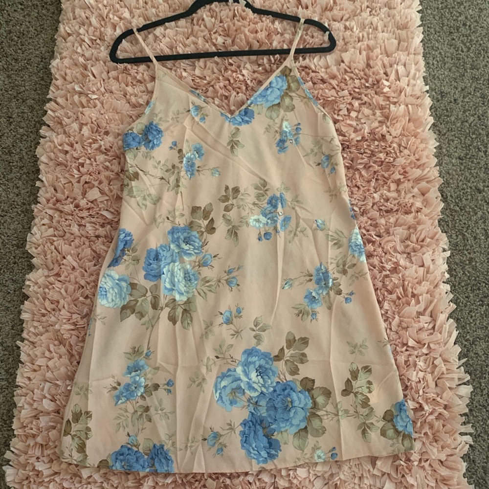 Dress - Picture 1 of 3